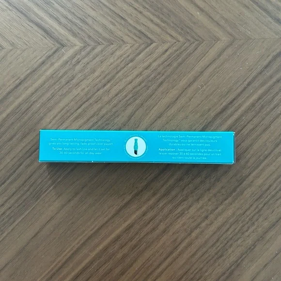 Thrive Causemetics Infinity Waterproof Eyeliner in Lauren Matte Black - Picture 3 of 7